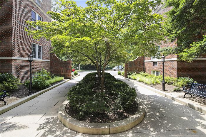 3901 Connecticut Ave, #200 NW DC courtyard